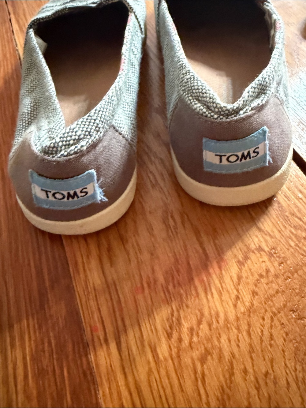 Tom’s Casual Women's Slip-On Canvas Flats in Light Gray - Picture 4 of 6